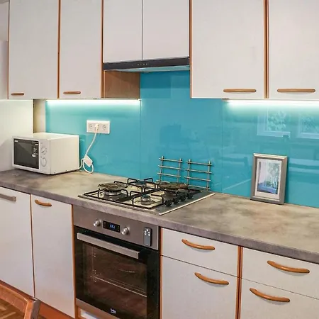 Nyaraló Awesome In Balantonalmadi W/ 4 Bedrooms *