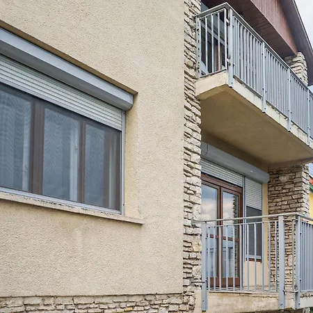 Awesome In Balantonalmadi W/ 4 Bedrooms *
