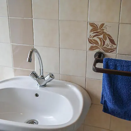 Awesome In Balantonalmadi W/ 4 Bedrooms Nyaraló *