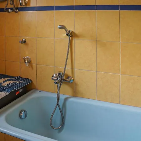 Awesome In Balantonalmadi W/ 4 Bedrooms * Balatonalmádi